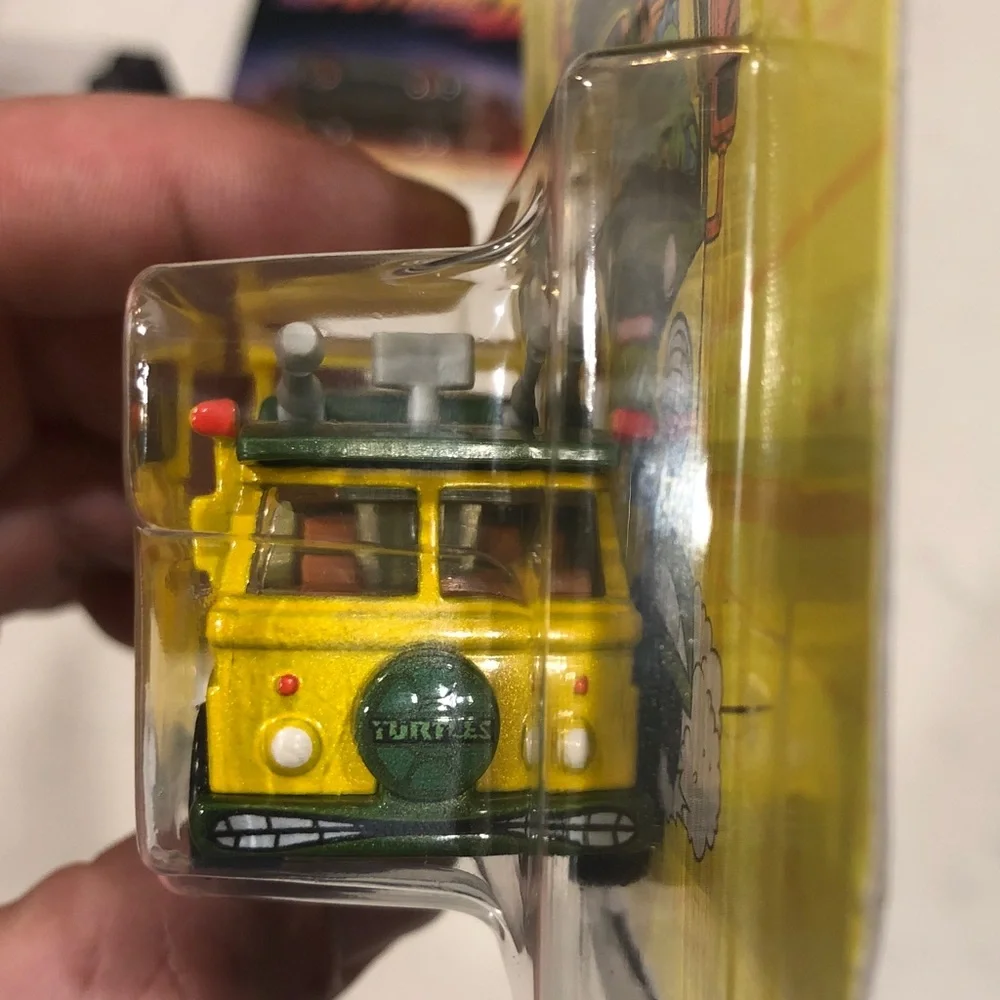 Hot Wheels Premium Teenage Mutant Ninja Turtles Party Wagon - Yellow